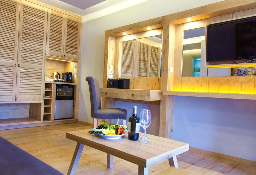 سوئیت با وان آب گرم, Elmi Beach Hotel & Suites