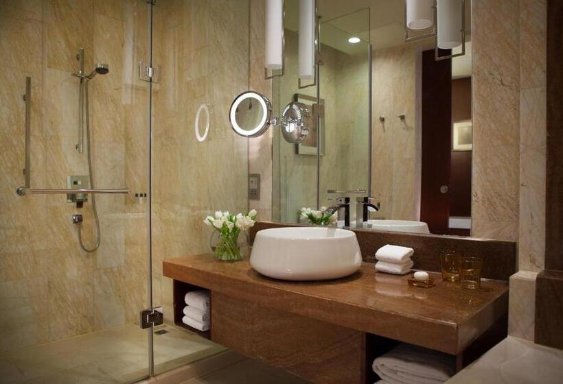 Номер Клуб, Renaissance Tianjin Lakeview