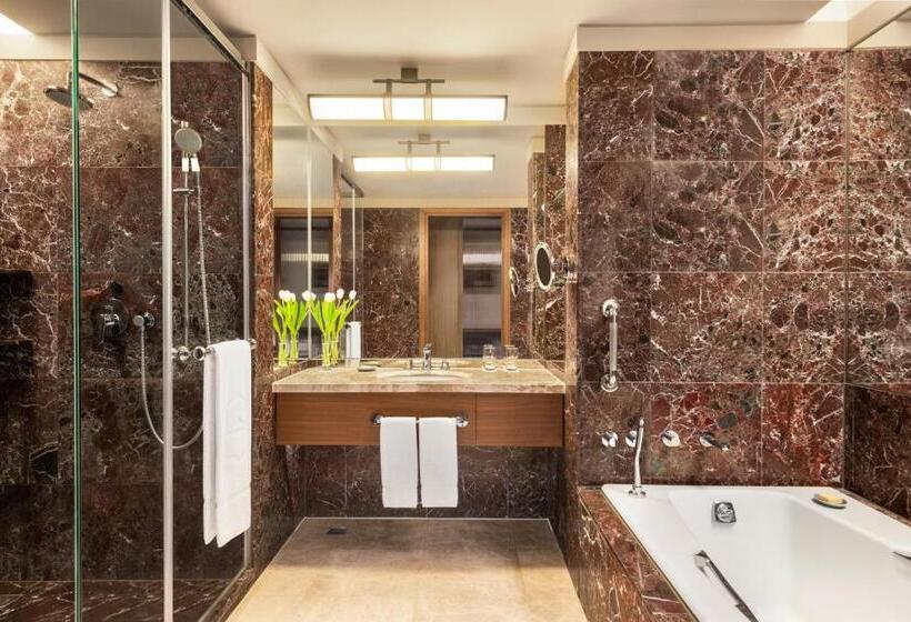 اتاق دلوکس با تخت کینگ و چشم‌انداز, Shangrila Far Eastern, Taipei