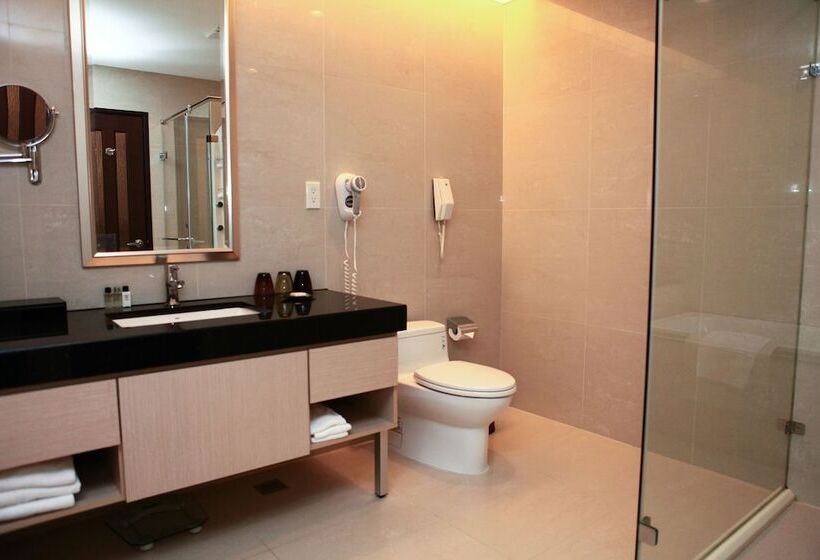 اتاق لوکس سه تخته, Golden Tulip Zhong Xin Hotel Taichung