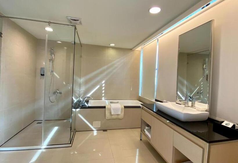 اتاق سوپریور چهار تخته, Golden Tulip Zhong Xin Hotel Taichung