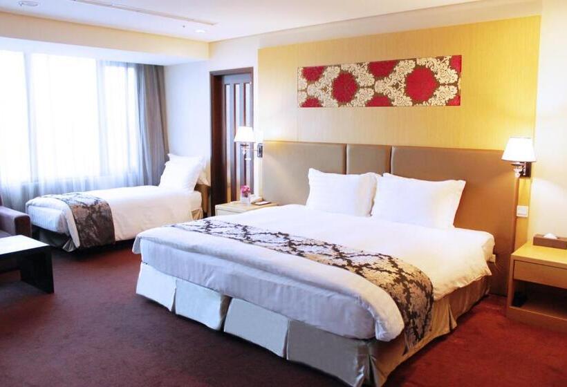 اتاق لوکس سه تخته, Golden Tulip Zhong Xin Hotel Taichung