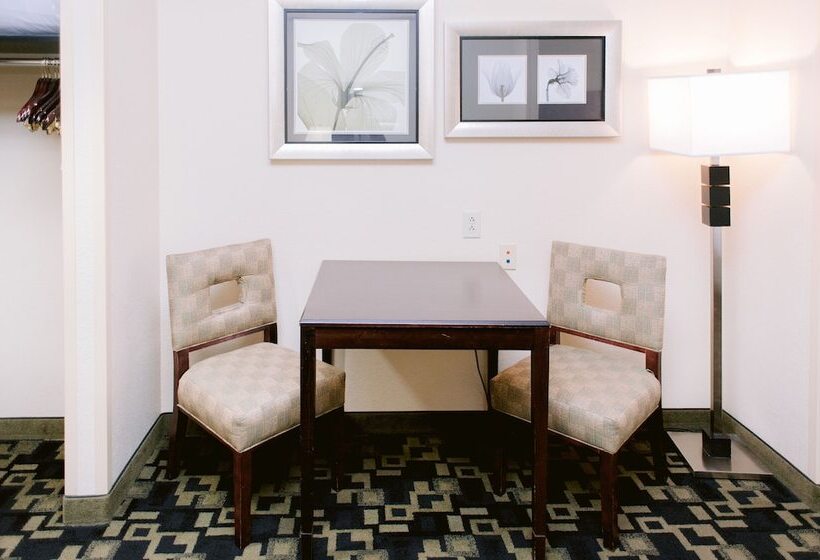 Люкс, Holiday Inn Express Hotel Raleigh Southwest, An Ihg