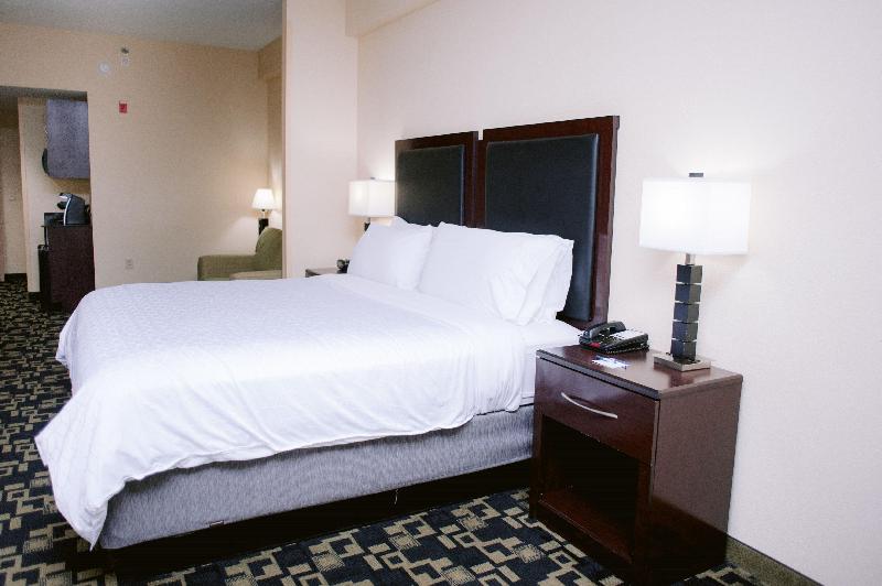 Люкс Кровать Кинг, Holiday Inn Express Hotel Raleigh Southwest, An Ihg