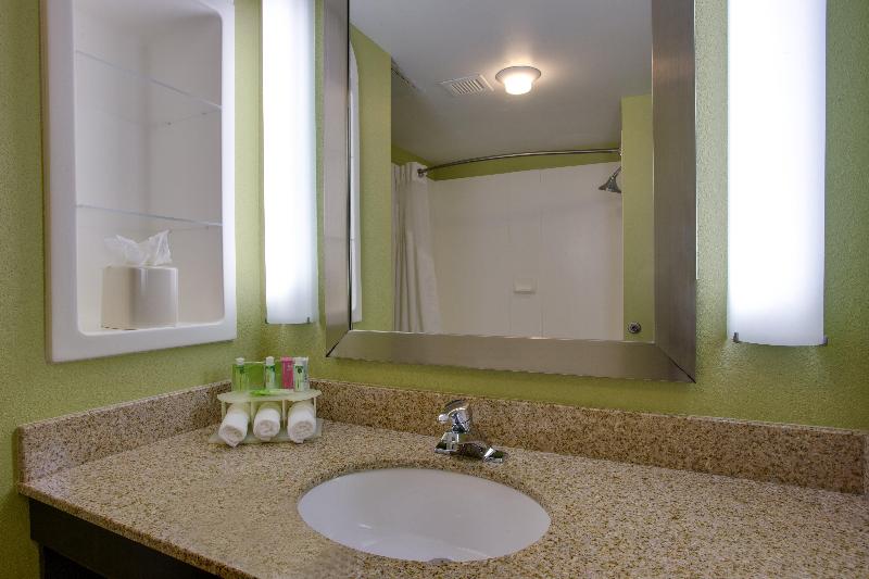 Люкс Кровать Кинг, Holiday Inn Express Hotel Raleigh Southwest, An Ihg
