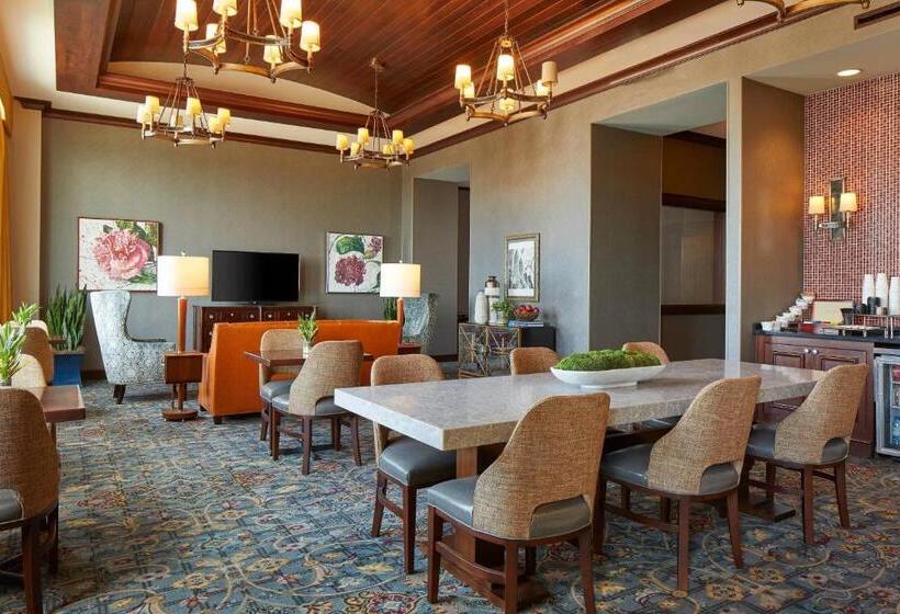Номер Клуб, Renaissance Montgomery Hotel & Spa At The Convention Center