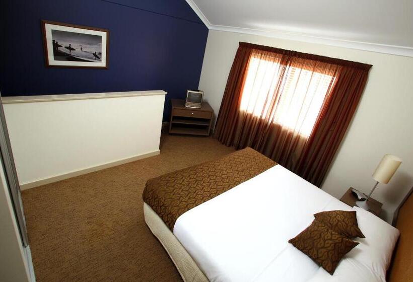 Апартаменты 3 Спальни, Mantra Geraldton