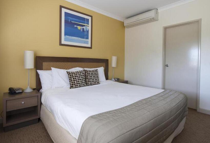 Апартаменты 3 Спальни, Mantra Geraldton