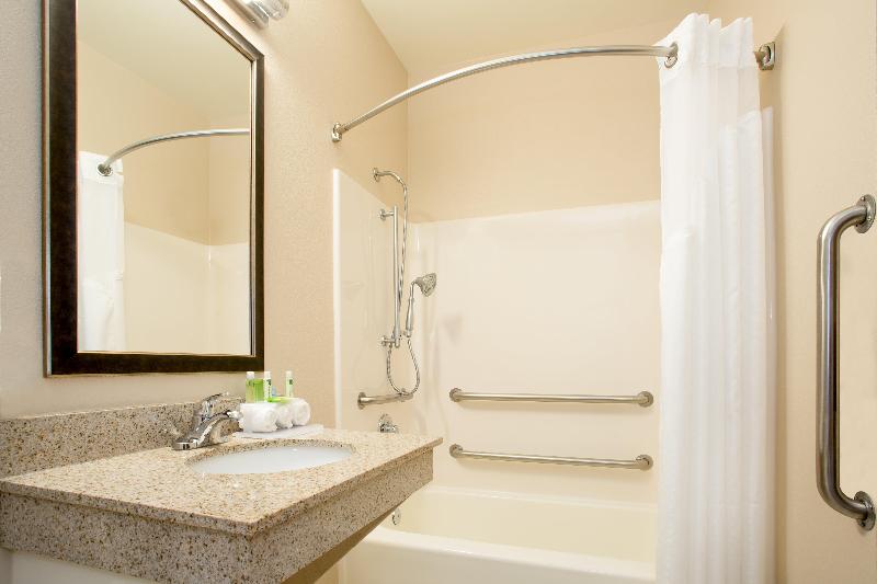Стандартный Номер Кровать Кинг, Holiday Inn Express Hotel & Suites Muncie By Ihg
