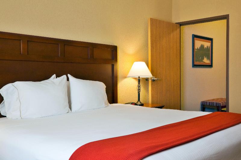 Номер Стандарт Кровать Кинг Адаптированный для Инвалидов, Holiday Inn Express Of Salado Belton, An Ihg