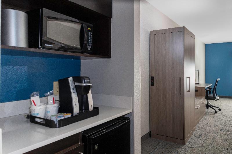 스위트 킹사이즈 침대, Holiday Inn Express & Suites Roanoke Rapids Se By Ihg