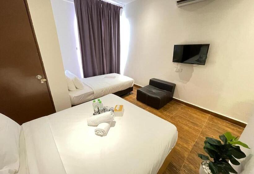 اتاق اجرایی سه نفره, Swing & Pillows   Kl Sri Petaling