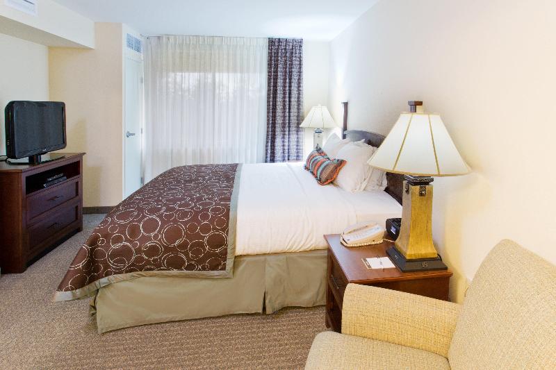带大床的套房, Staybridge Suites Everett   Paine Field, An Ihg