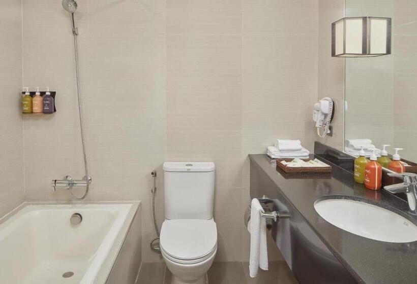 Номер Стандарт Вид на Сад, Holiday Inn & Suites Batangas Limapark, An Ihg