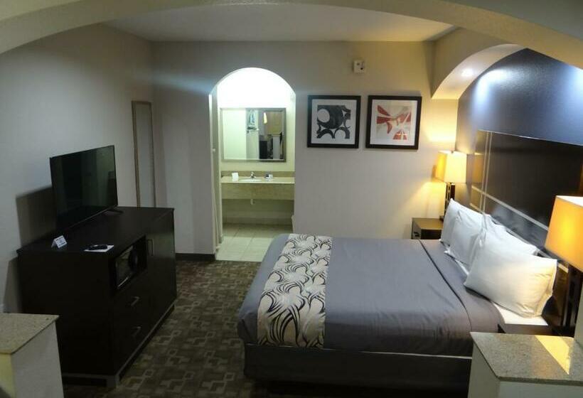 מיטת קינג בסוויטה, Regency Inn & Suites  Baytown