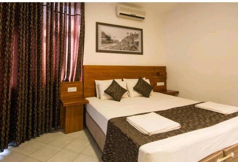 Deluxe Room, Kandyan View Holiday Bungalow   Free Pickup From Kandy City