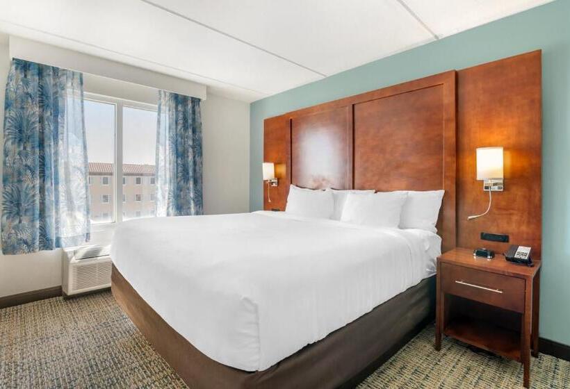 带大床的套房, Surf And Sand Fernandina Beach At Amelia Island, Ascend Hotel Collection