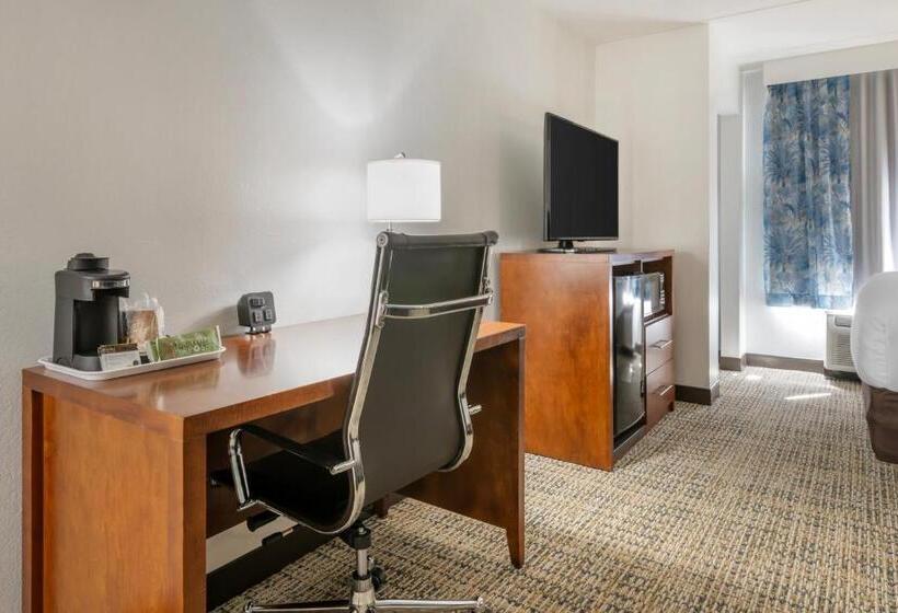 带大床的套房, Surf And Sand Fernandina Beach At Amelia Island, Ascend Hotel Collection