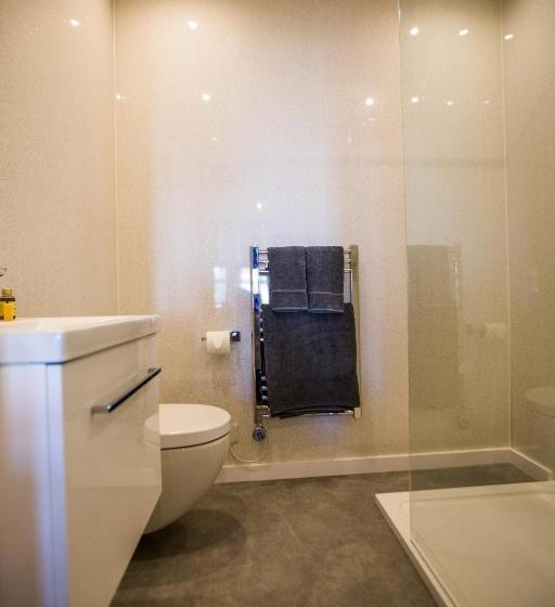 חדר אקזקיוטיב, No5 Durley Road   Contemporary Serviced Rooms And Suites   No Food Available
