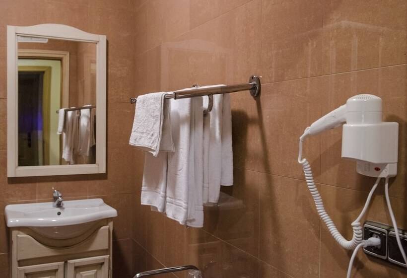 Номер Стандарт Трехместный, Hostal Rural Elosta