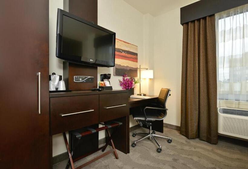 带大床的行政房间, Holiday Inn Lower East Side, An Ihg