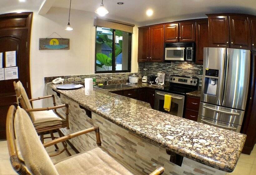 Апартаменты 1 Спальня Нижний Этаж, Monte Carlo Luxury Condominiums
