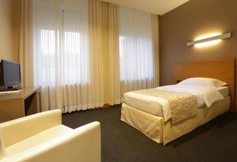 اتاق استاندارد یک نفره, Residence Am Klouschter