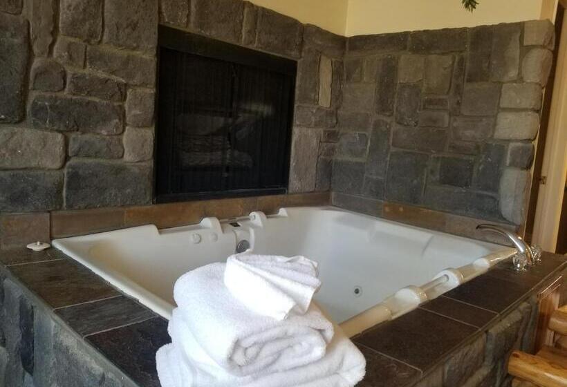 Studio Standard, Fireside Lodge