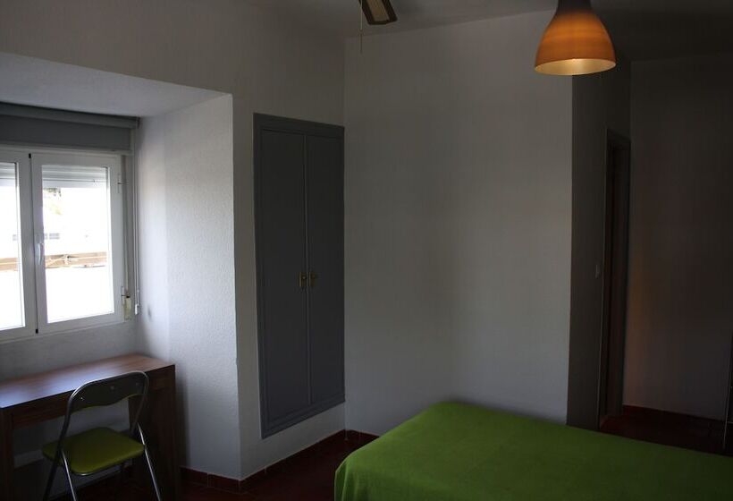 غرفة قياسية ثلاثية, Hostal La Estacion
