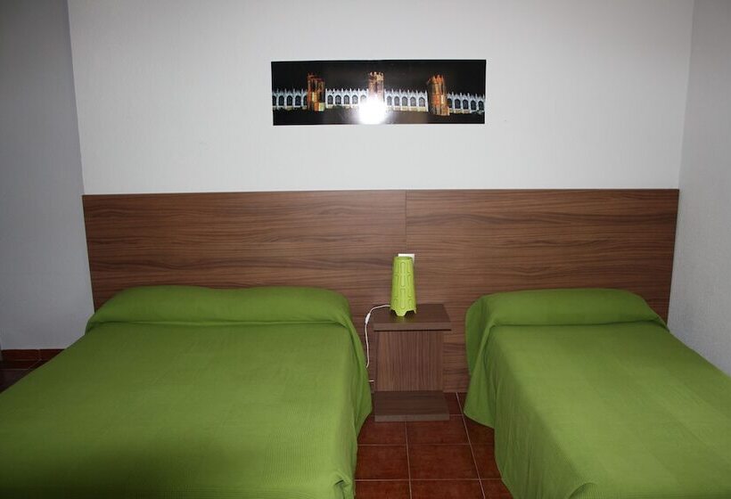 غرفة قياسية ثلاثية, Hostal La Estacion