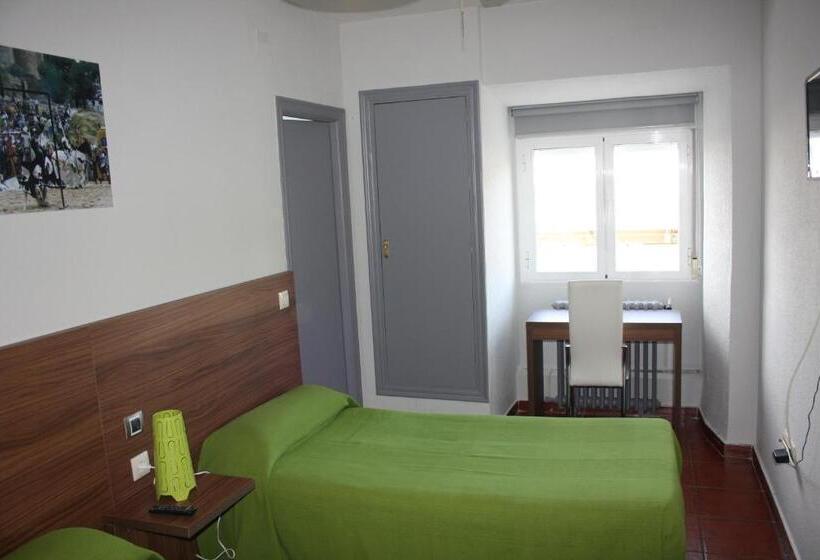 غرفة قياسية ثلاثية, Hostal La Estacion