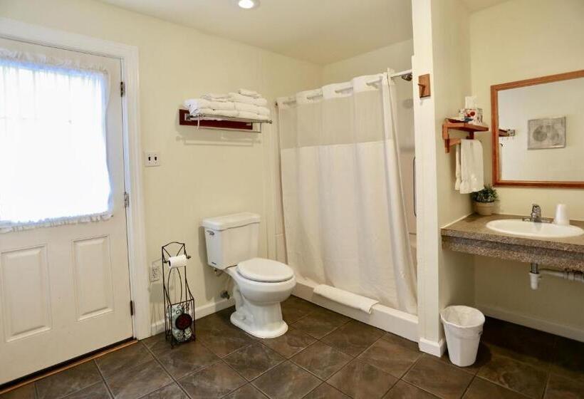 Люкс Повышенной Комфортности, Cape Pines Motel