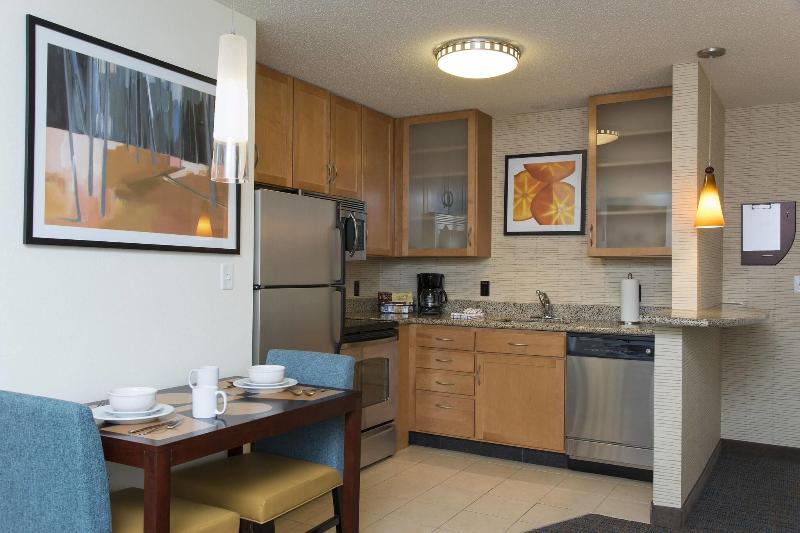 스위트 킹사이즈 침대, Fairfield Inn & Suites Marianna