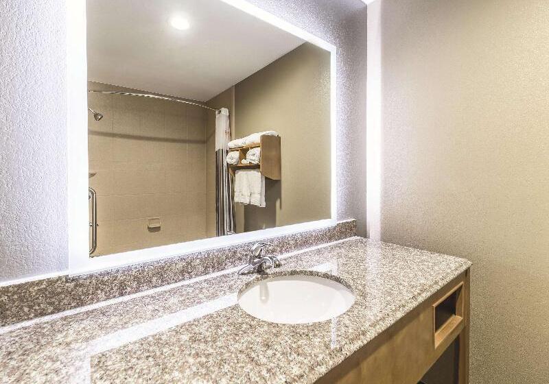 Номер Deluxe, La Quinta By Wyndham Tulsa   Catoosa
