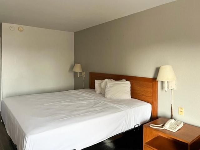 适合残疾人士使用的带超级大床的标准间, Motel 6 Laurel, Ms