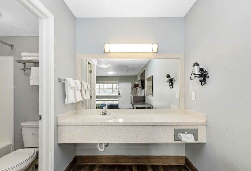Номер Стандарт, Grove City Travel Inn Columbus South