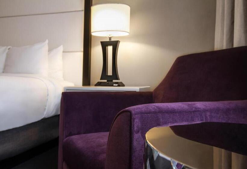 מיטת קינג בסוויטה, Tryp By Wyndham Savannah