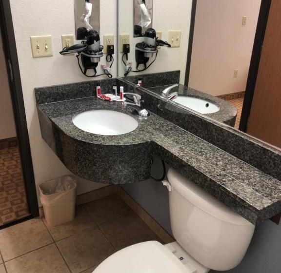 Номер Стандарт Адаптированный для Инвалидов, Microtel Inn & Suites By Wyndham Klamath Falls