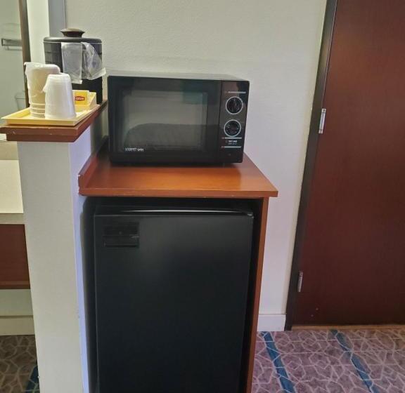 Номер Стандарт, Omak Inn