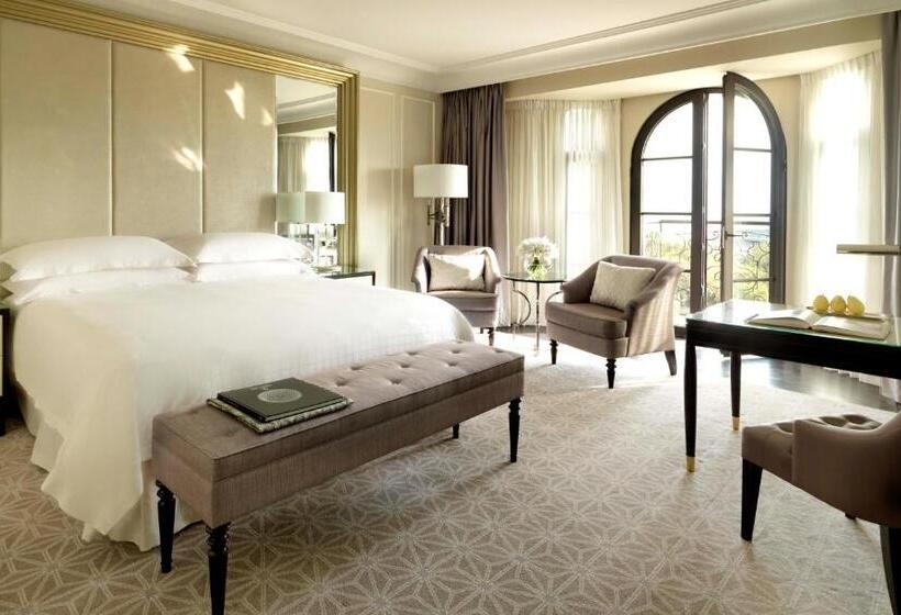 带城市景观和大床的豪华房间, Four Seasons Hotel Baku