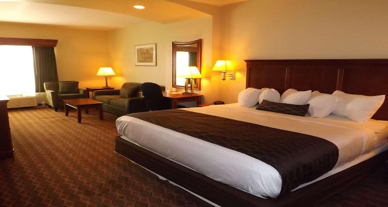 带大床的套房, Best Western Plus Midamerica