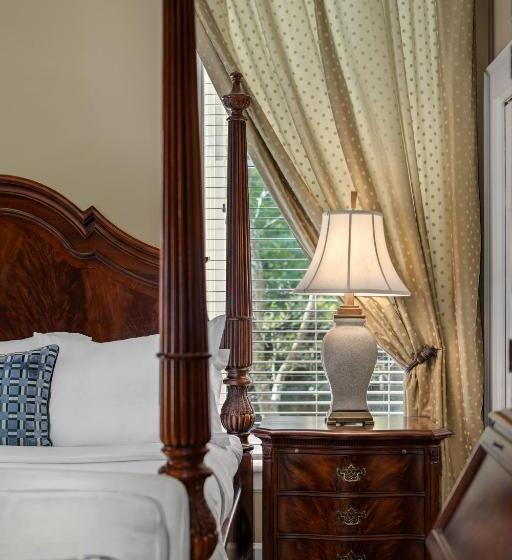 스위트 킹사이즈 침대, Hamilton Turner Inn
