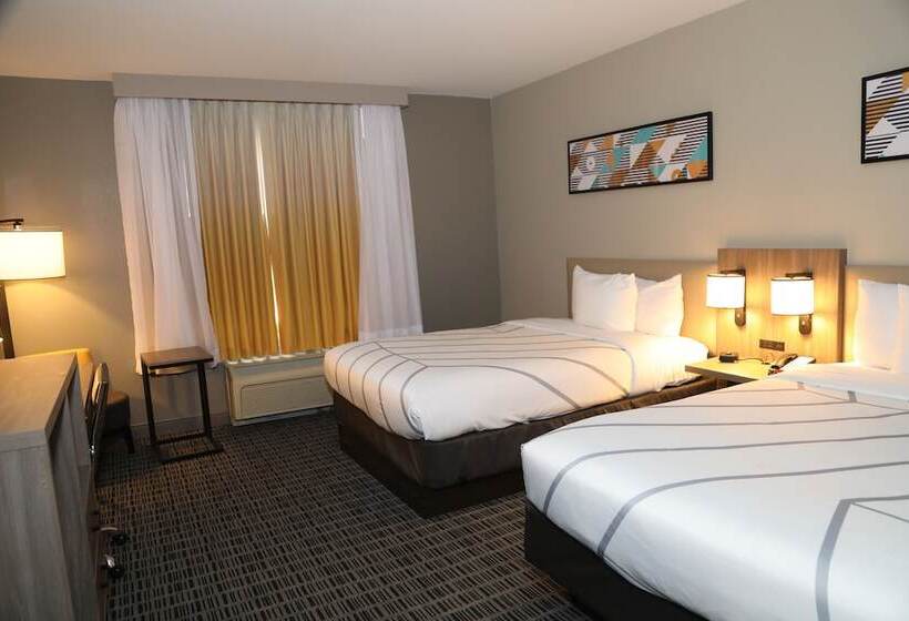 Номер Deluxe, La Quinta By Wyndham Montgomery