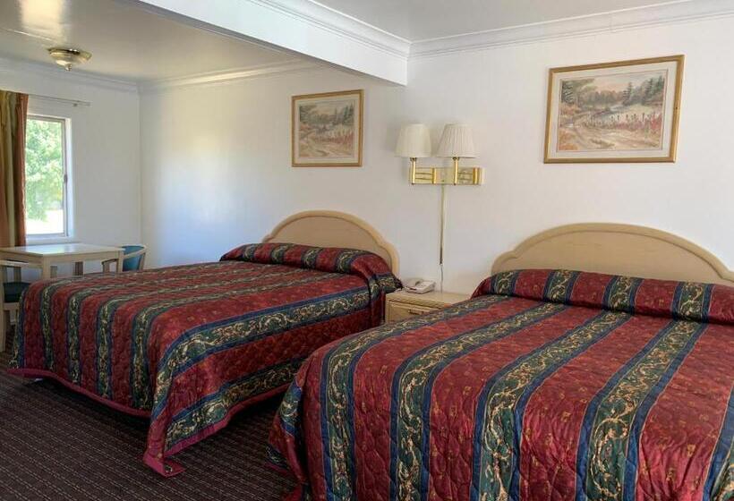 带2个双人床的标准工作室, Lark Motel Willits