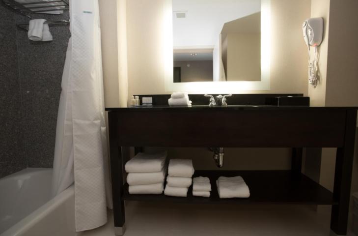Номер Deluxe Кровать Кинг, Wingate By Wyndham Bismarck