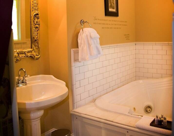 스위트, Rivertown Inn