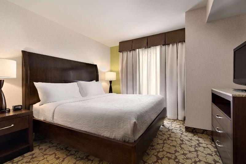 Полулюкс Кровать Кинг, Hilton Garden Inn Stony Brook