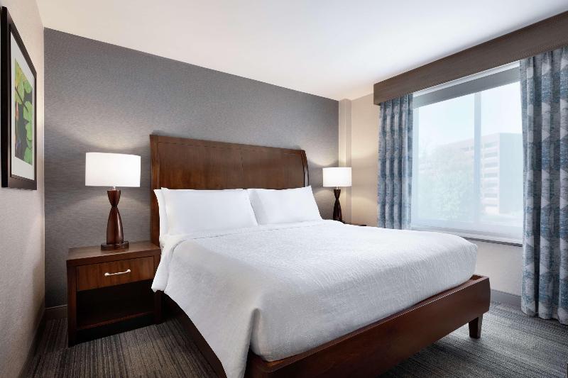 Полулюкс Кровать Кинг, Hilton Garden Inn Stony Brook