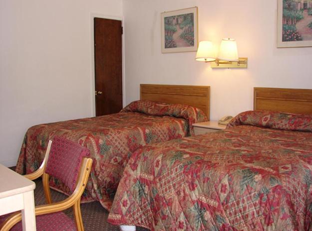 스탠다드 룸 더블 침대 2개, Red Carpet Inn & Suites Morgantown