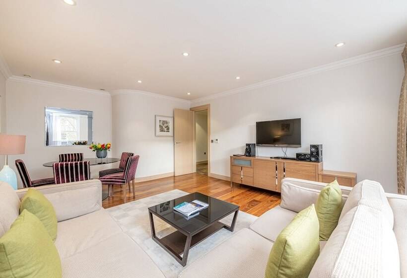 آپارتمان مدیریتی 2 خوابه, Claverley Court